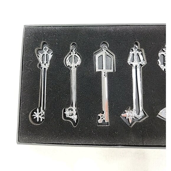 Square Enix Disney Kingdom Hearts 8 Piece 3" Keyblade Pendant Keychain Fob Set - Picture 6 of 8
